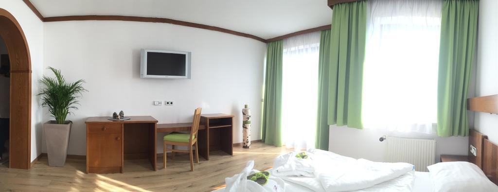Mathiasl Panorama Ferienwohnungen Bodensdorf Ruang foto
