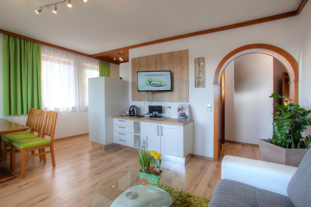 Mathiasl Panorama Ferienwohnungen Bodensdorf Bagian luar foto